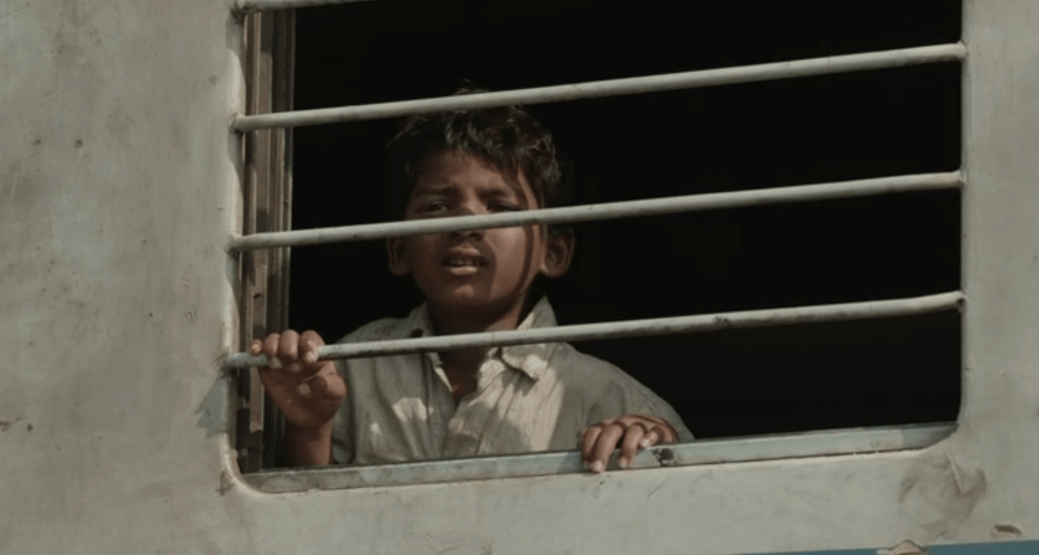 世界の闇と愛情の深さに感動 Lion ライオン 25年目のただいまのストーリーと名シーンをネタバレ動画で完全解説 ミツカル